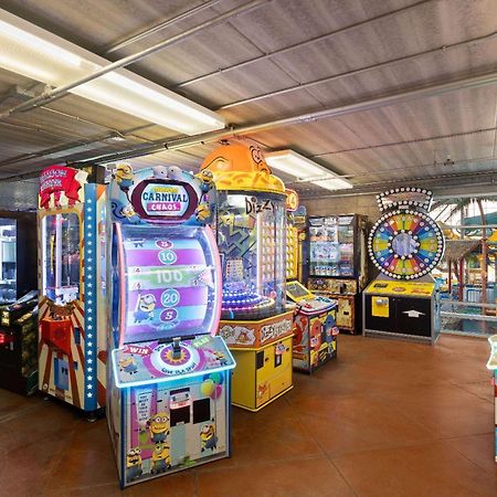 La Quinta Inn And Suites By Wyndham At Watiki Waterpark Рапид Сити Екстериор снимка