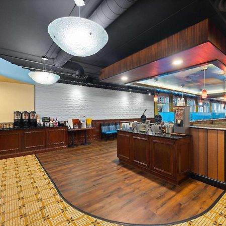 La Quinta Inn And Suites By Wyndham At Watiki Waterpark Рапид Сити Екстериор снимка