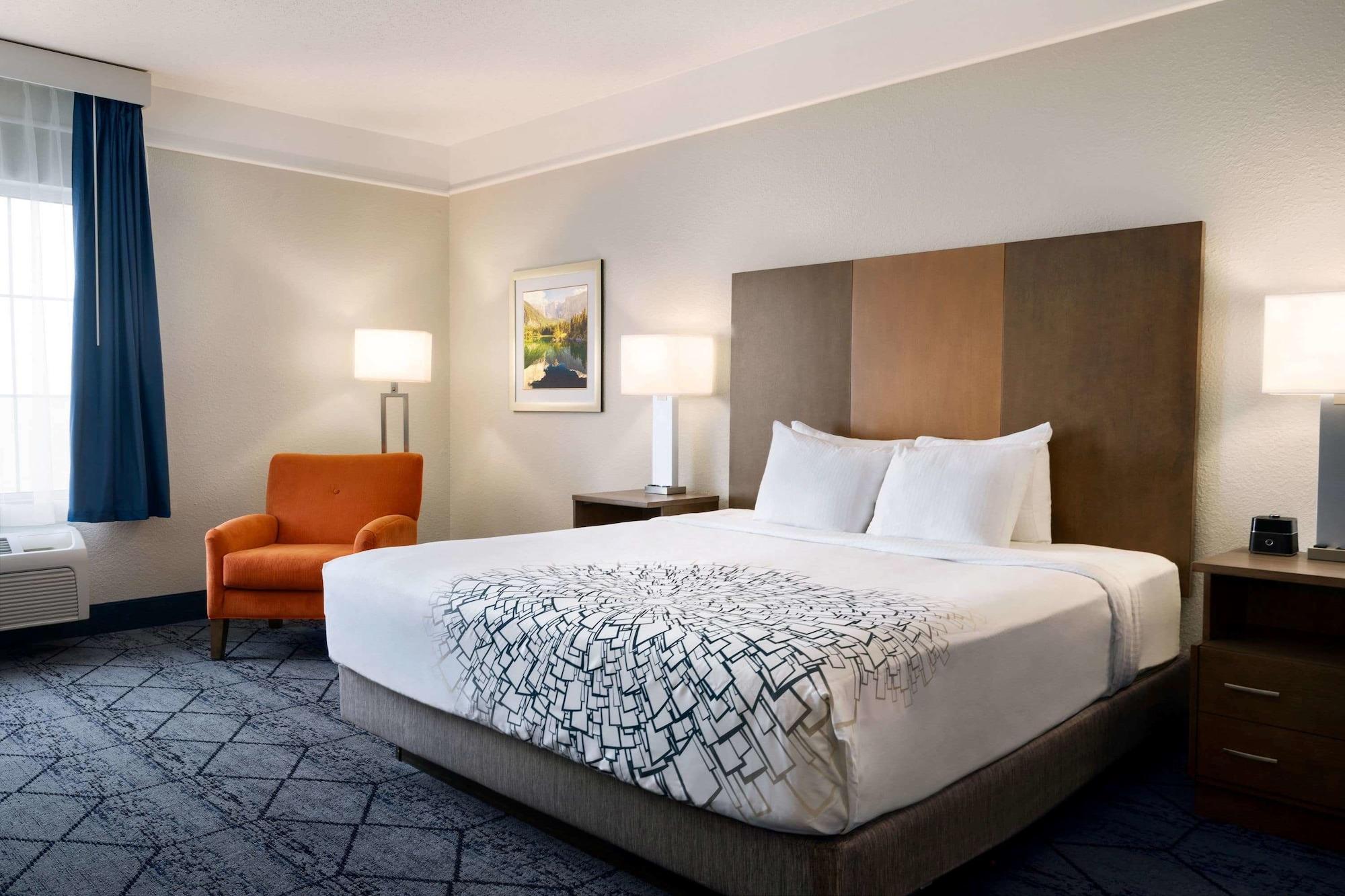 La Quinta Inn And Suites By Wyndham At Watiki Waterpark Рапид Сити Екстериор снимка