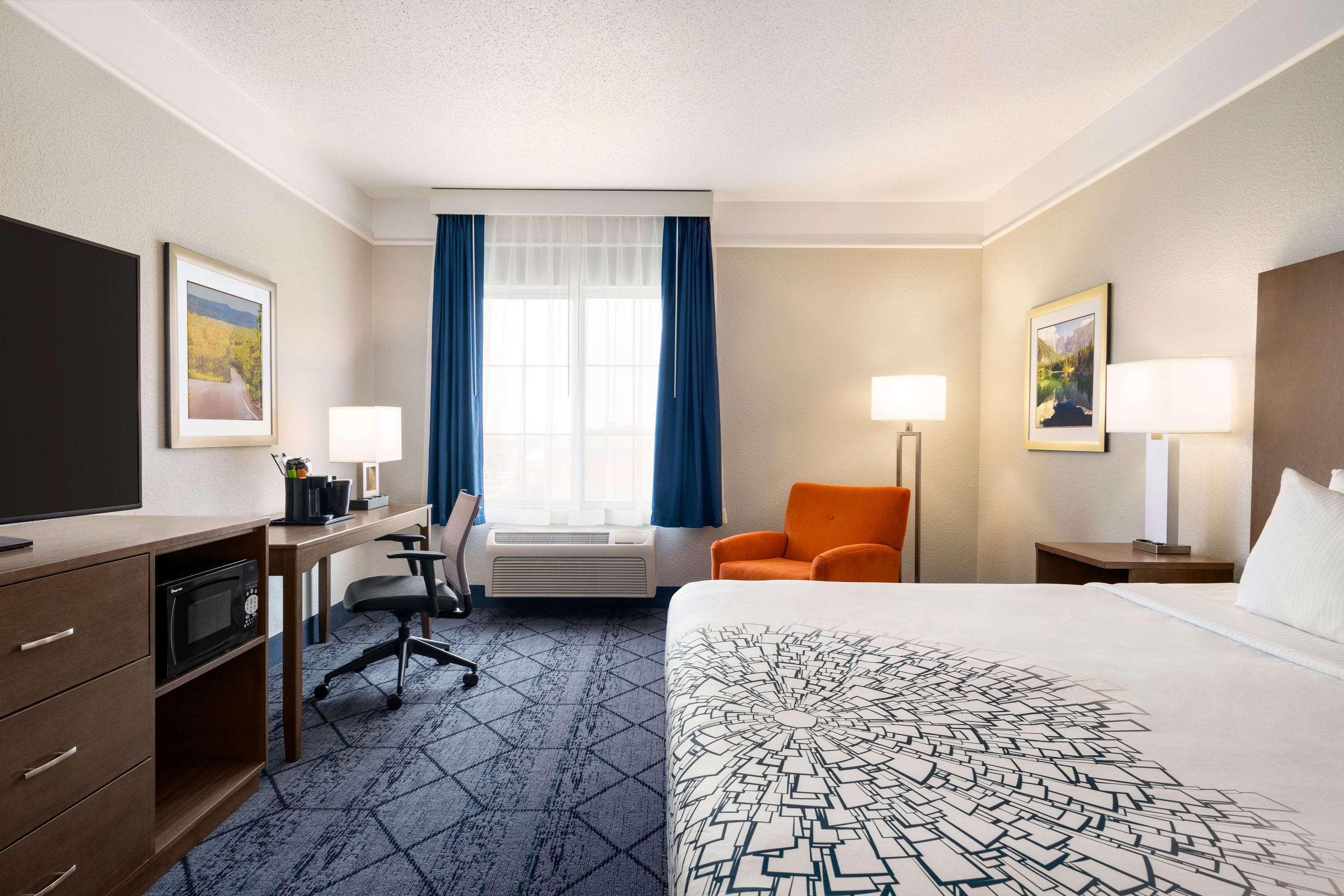 La Quinta Inn And Suites By Wyndham At Watiki Waterpark Рапид Сити Екстериор снимка