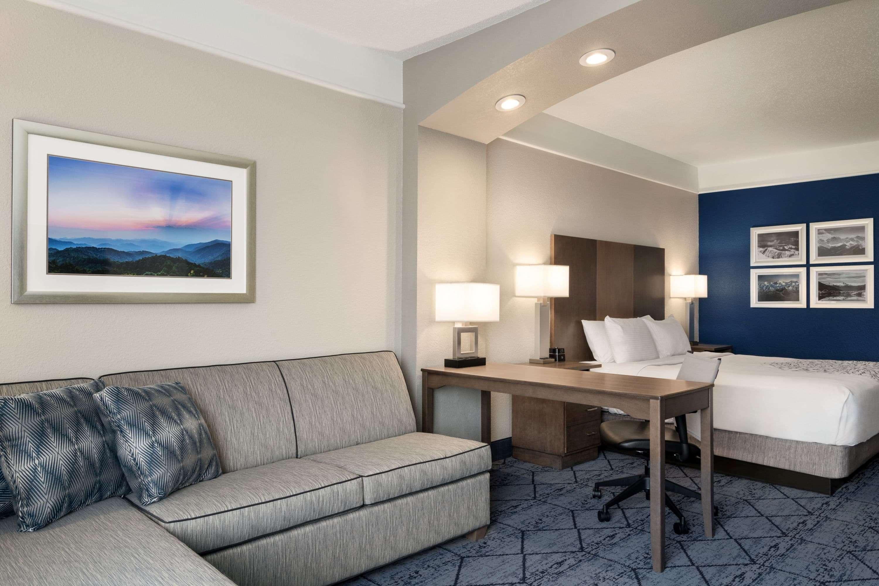 La Quinta Inn And Suites By Wyndham At Watiki Waterpark Рапид Сити Екстериор снимка