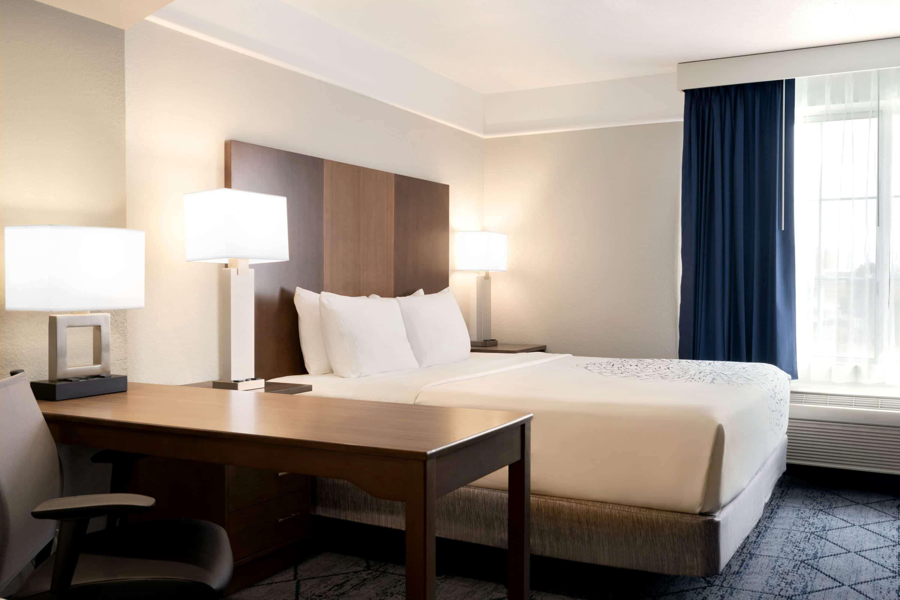 La Quinta Inn And Suites By Wyndham At Watiki Waterpark Рапид Сити Екстериор снимка
