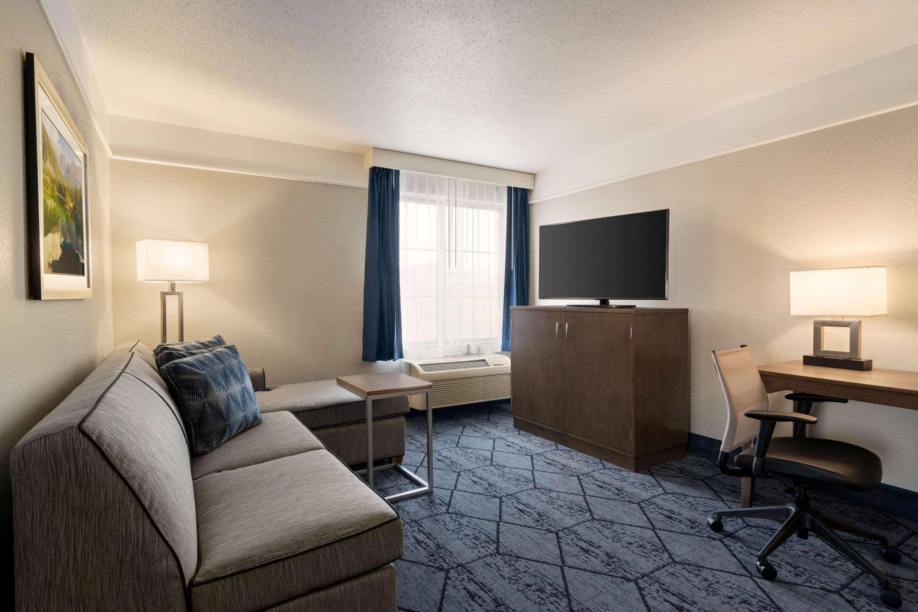 La Quinta Inn And Suites By Wyndham At Watiki Waterpark Рапид Сити Екстериор снимка