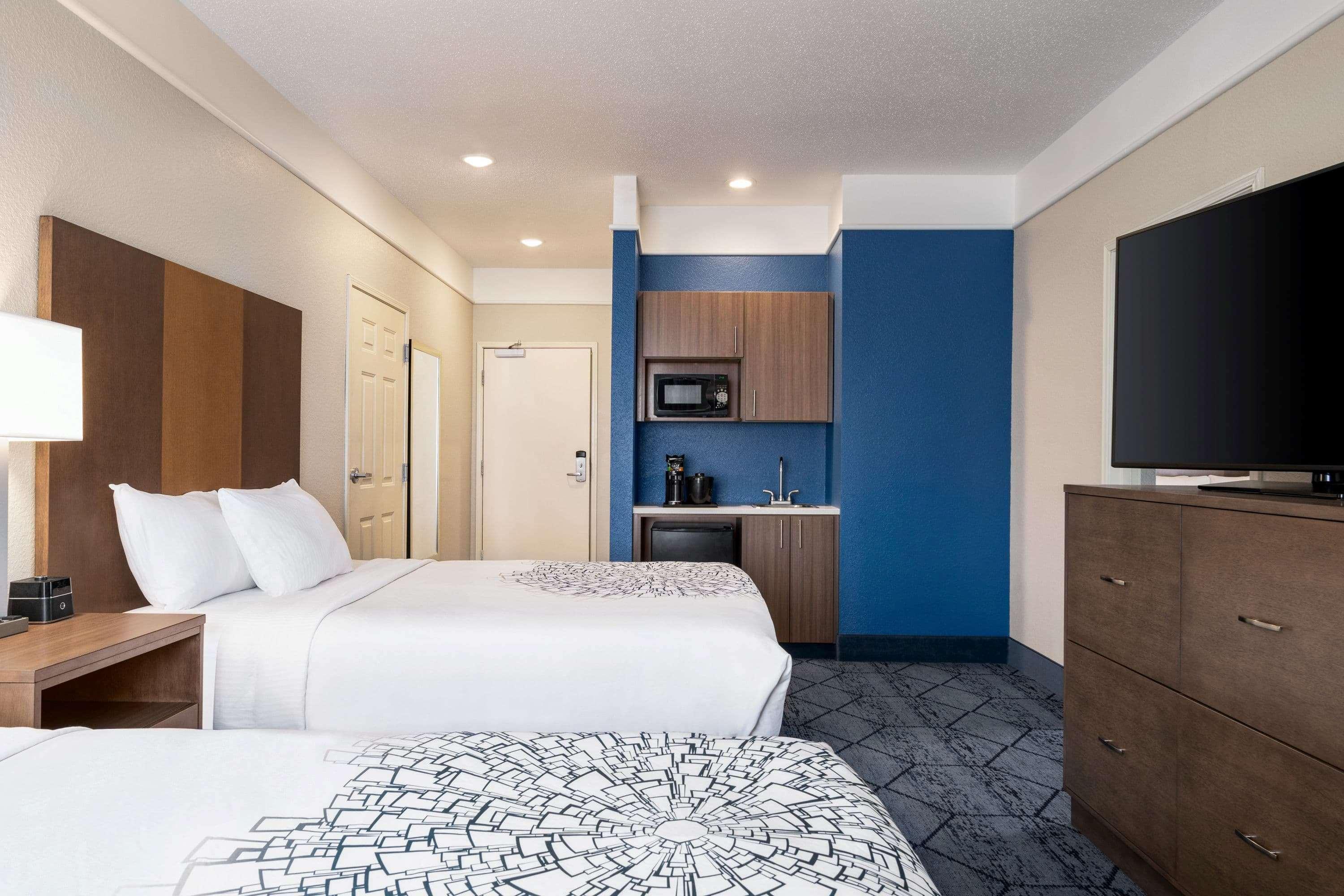 La Quinta Inn And Suites By Wyndham At Watiki Waterpark Рапид Сити Екстериор снимка