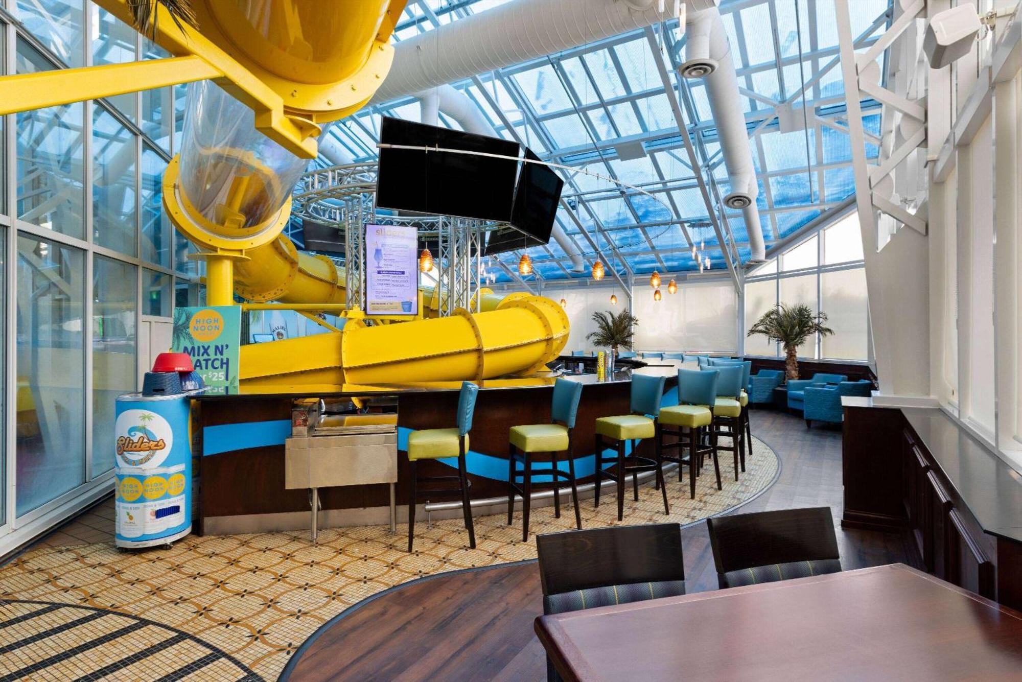 La Quinta Inn And Suites By Wyndham At Watiki Waterpark Рапид Сити Екстериор снимка