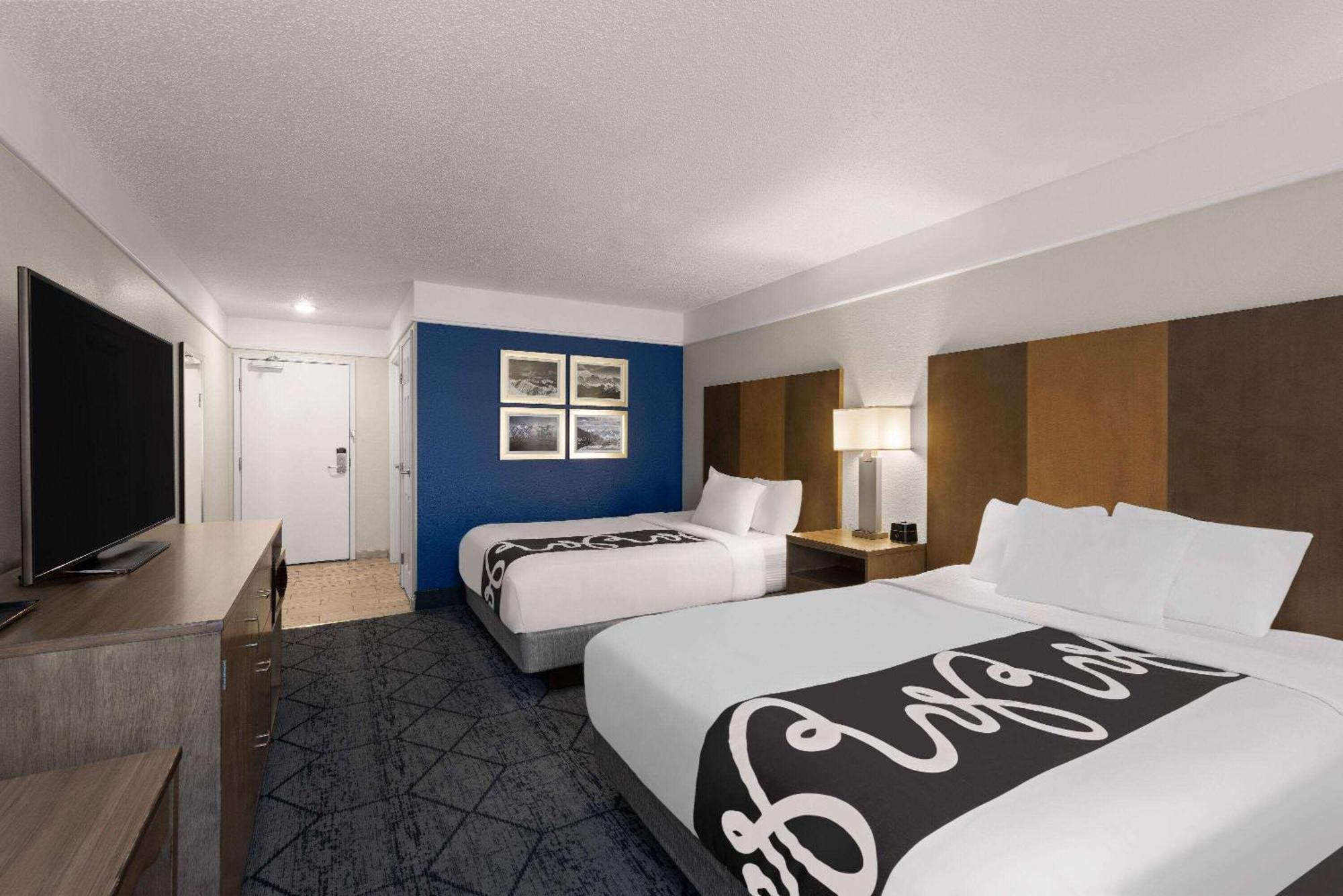 La Quinta Inn And Suites By Wyndham At Watiki Waterpark Рапид Сити Екстериор снимка