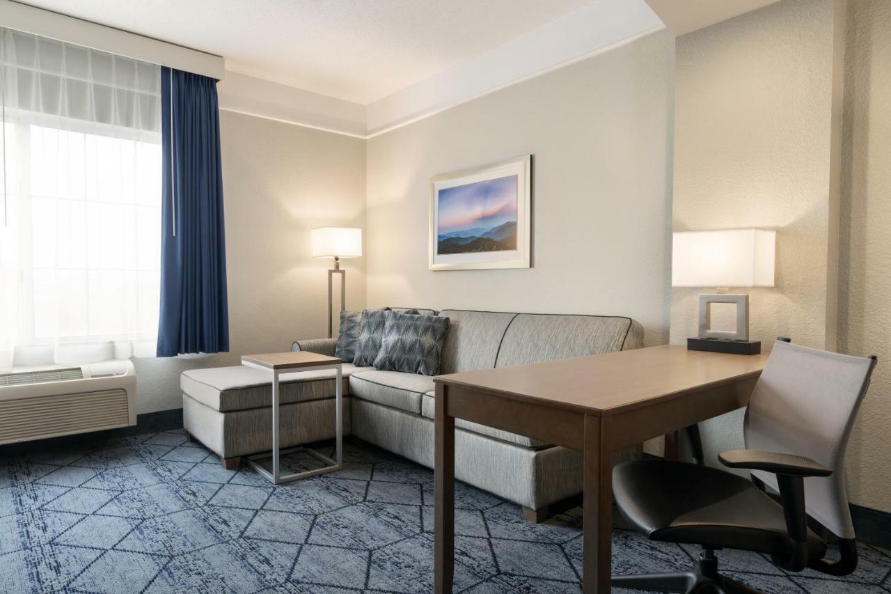 La Quinta Inn And Suites By Wyndham At Watiki Waterpark Рапид Сити Екстериор снимка